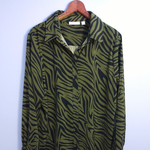 Susan Graver Green/Black Zebra Print Button Up Blouse Shirt Peachskin Stretch LG - Picture 1 of 9